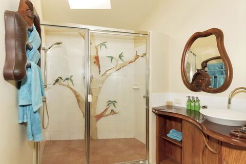 Secrets On The Lake - Accommodation Daintree 0