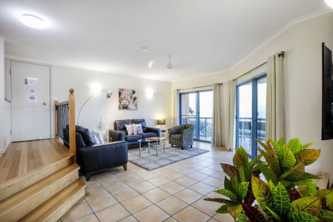 Serenity Over The Sea - Airlie Beach - Accommodation Daintree 0