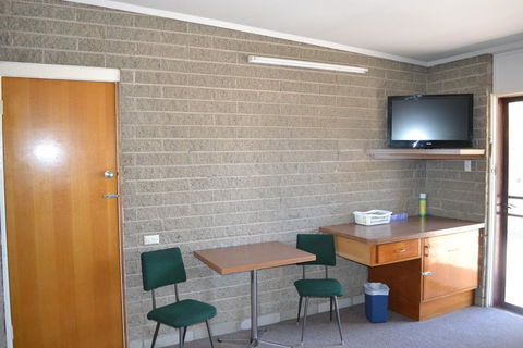 Shamrock Hotel Motel Balranald - Accommodation Daintree 3