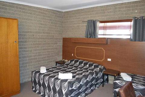 Shamrock Hotel Motel Balranald - Accommodation Daintree 2