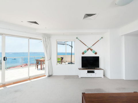 Shoal Bay Penthouse With Views And Resort Facilities - Accommodation Daintree 2