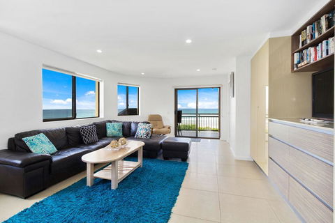 Shoreline Nine Penthouse With Ocean Views - Accommodation Daintree 1