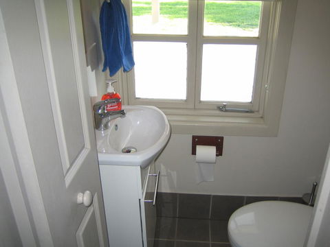Showgrounds Cottage Naracoorte - Accommodation Daintree 2