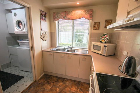 Silver Birches Holiday Unit 5 - Accommodation Daintree 2