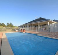 Silver Springs 6br Luxury Homestead with Wifi Pool. Fireplace Views Olives and Space - Accommodation Daintree