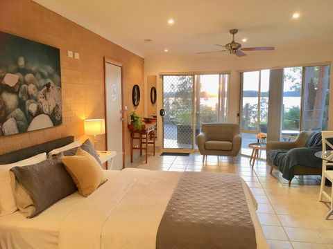 SilverWaters Waterfront Accommodation - Accommodation Daintree 1