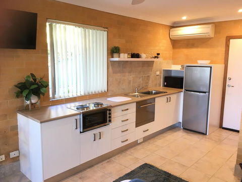 SilverWaters Waterfront Accommodation - Accommodation Daintree 2