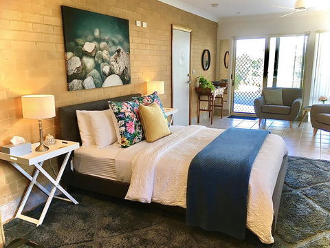 SilverWaters Waterfront Accommodation - Accommodation Daintree 0