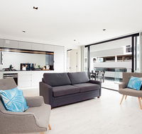 Sleek modern apartment in the heart of Manly - Accommodation Daintree
