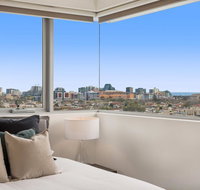 Sleek Skyline View Apartment Ideal for City Break - Accommodation Daintree