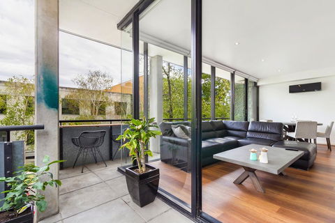 Smart Apartment In Elegant Suburb Close To City - Accommodation Daintree 2