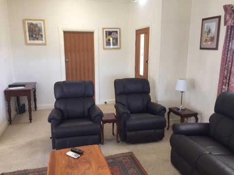 Smith Street Cottage Naracoorte - Accommodation Daintree 3