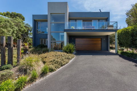 Sophisticated Contemporary Coastal Living With Sweeping Views In Cape Schanck - Accommodation Daintree 2