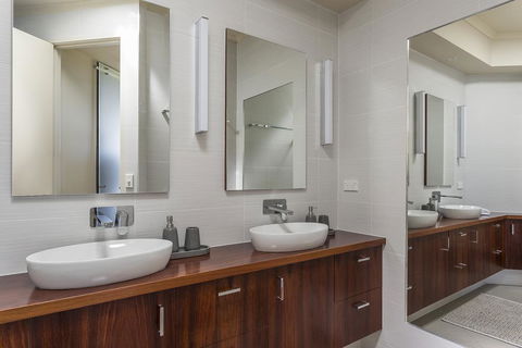 Sophisticated Contemporary Coastal Living With Sweeping Views In Cape Schanck - Accommodation Daintree 3