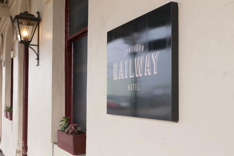 Southern Railway Hotel - Accommodation Daintree 2
