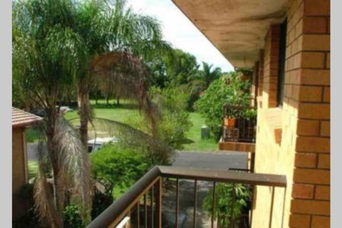 Spacious 2 Bedroom Beach Side Apartment - Close To Shopping Centre With Coles, Health Food Shop, Sushi, Pizza, Cafes, Hairdresse - Accommodation Daintree 3