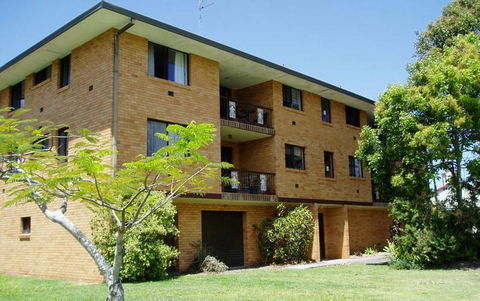 Spacious 2 Bedroom Beach Side Apartment - Close To Shopping Centre With Coles, Health Food Shop, Sushi, Pizza, Cafes, Hairdresse - Accommodation Daintree 1