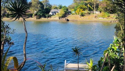 Spacious 2 Bedroom Beach Side Apartment - Close To Shopping Centre With Coles, Health Food Shop, Sushi, Pizza, Cafes, Hairdresse - Accommodation Daintree 0