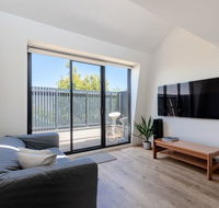 Spacious 2 Bedroom Inner City Townhouse with Private Rooftop - Accommodation Daintree