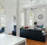 Spacious 2-bed 2-bath Home with Parking and Balcony - Accommodation Daintree
