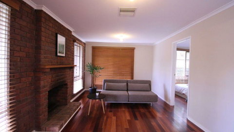 Spacious And Cozy Home Next To Glen Waverley - Accommodation Daintree 2