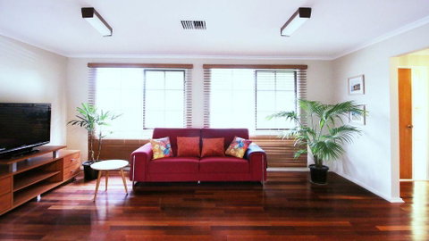 Spacious And Cozy Home Next To Glen Waverley - Accommodation Daintree 0