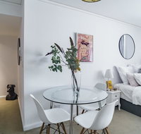 Spacious Apt V Stylish Furniture Pool GYM - Accommodation Daintree