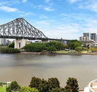 Spacious Executive 3 Bedroom - Brisbane CBD - Views - Pool - WIFI - Free parking - Accommodation Daintree
