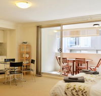 Spacious Studio by the Beach in Manly - Accommodation Daintree