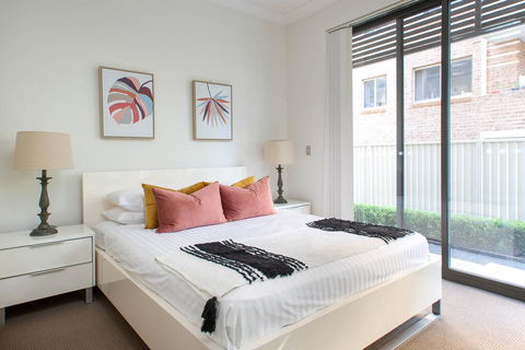 Spacious Two-Bedroom Apartment Near Hospital - Accommodation Daintree 1