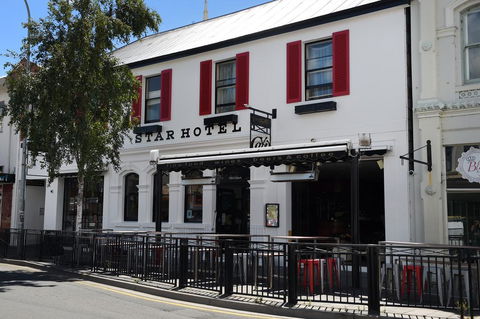 Star Bar Cafe & Hotel - Accommodation Daintree 0