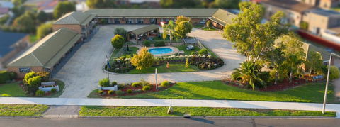 Statesman Motor Inn - Accommodation Daintree 0