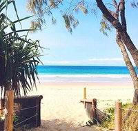 Steps from Mudjimba Beach 3 BR Apt Sunshine Coast with WIFIPoolParking - Accommodation Daintree