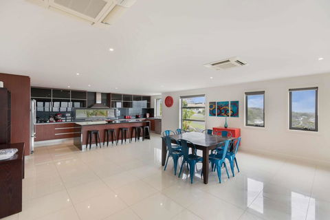 Stillwaters - Panoramic View Of Lakes Entrance - Accommodation Daintree 1