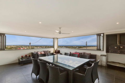 Stillwaters - Panoramic View Of Lakes Entrance - Accommodation Daintree 2
