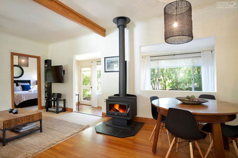 Stonewall Cottage For Two With Fireplace - Accommodation Daintree 3