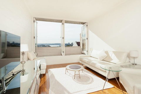 Stunning Sydney Harbour Views - Accommodation Daintree 3