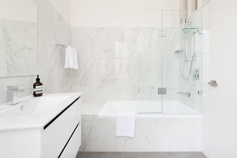 STUNNING SYDNEY HOME 9 - Accommodation Daintree 3