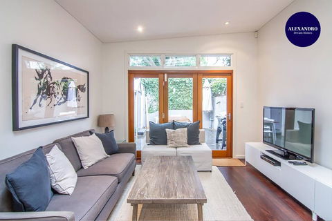 Stunning Townhouse- Quiet Street Close To CBD - Accommodation Daintree 0
