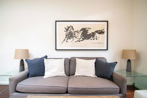Stunning Townhouse- Quiet Street Close To CBD - Accommodation Daintree 3