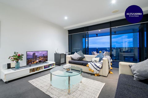 Stunning Views - Hotel Stay On Cavill - Level 24 - Accommodation Daintree 0