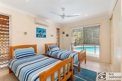 Stunning Waterfront Home With Pool - Sylvan Beach Esp, Bellara - Accommodation Daintree 2