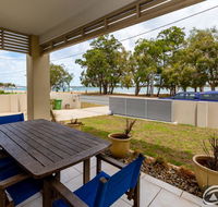 Stunning Waterfront Home with pool - Sylvan Beach Esp Bellara - Accommodation Daintree