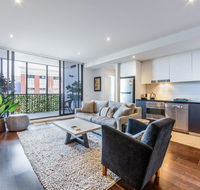 Stylish 2-bed 2 bath with free parking pool gym wifi - Accommodation Daintree