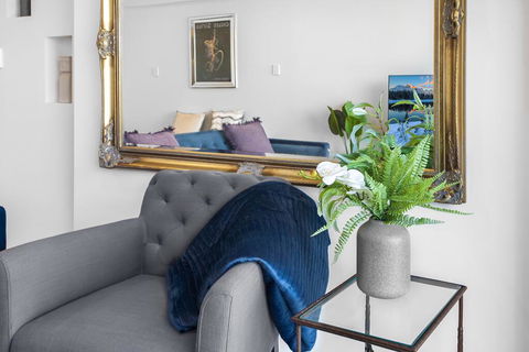Stylish 2-Bed Apartment With Sweeping River Views - Accommodation Daintree 3