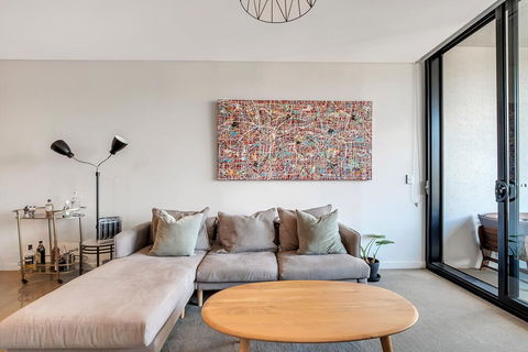 STYLISH CAMPERDOWN APARTMENT And PARKING INC - Accommodation Daintree 2