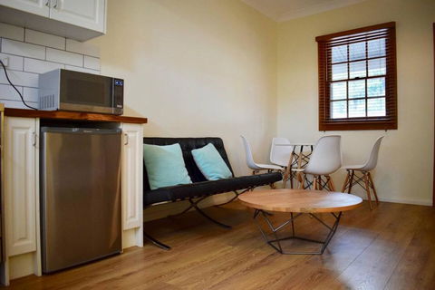 Stylish Cute Cottage In McMahons Point - Accommodation Daintree 0