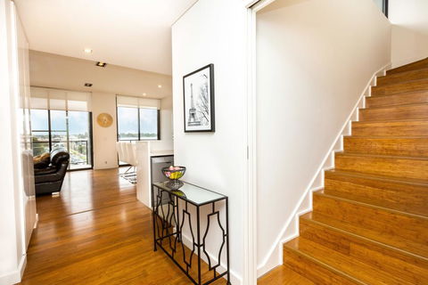 Stylish Inner City Penthouse Apartment - Accommodation Daintree 1