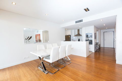 Stylish Inner City Penthouse Apartment - Accommodation Daintree 3