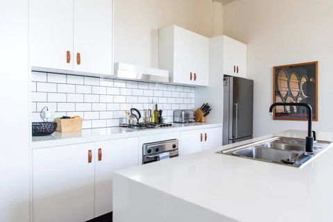 Stylish Warehouse Conversion In The Heart Of Fitzroy - Accommodation Daintree 3